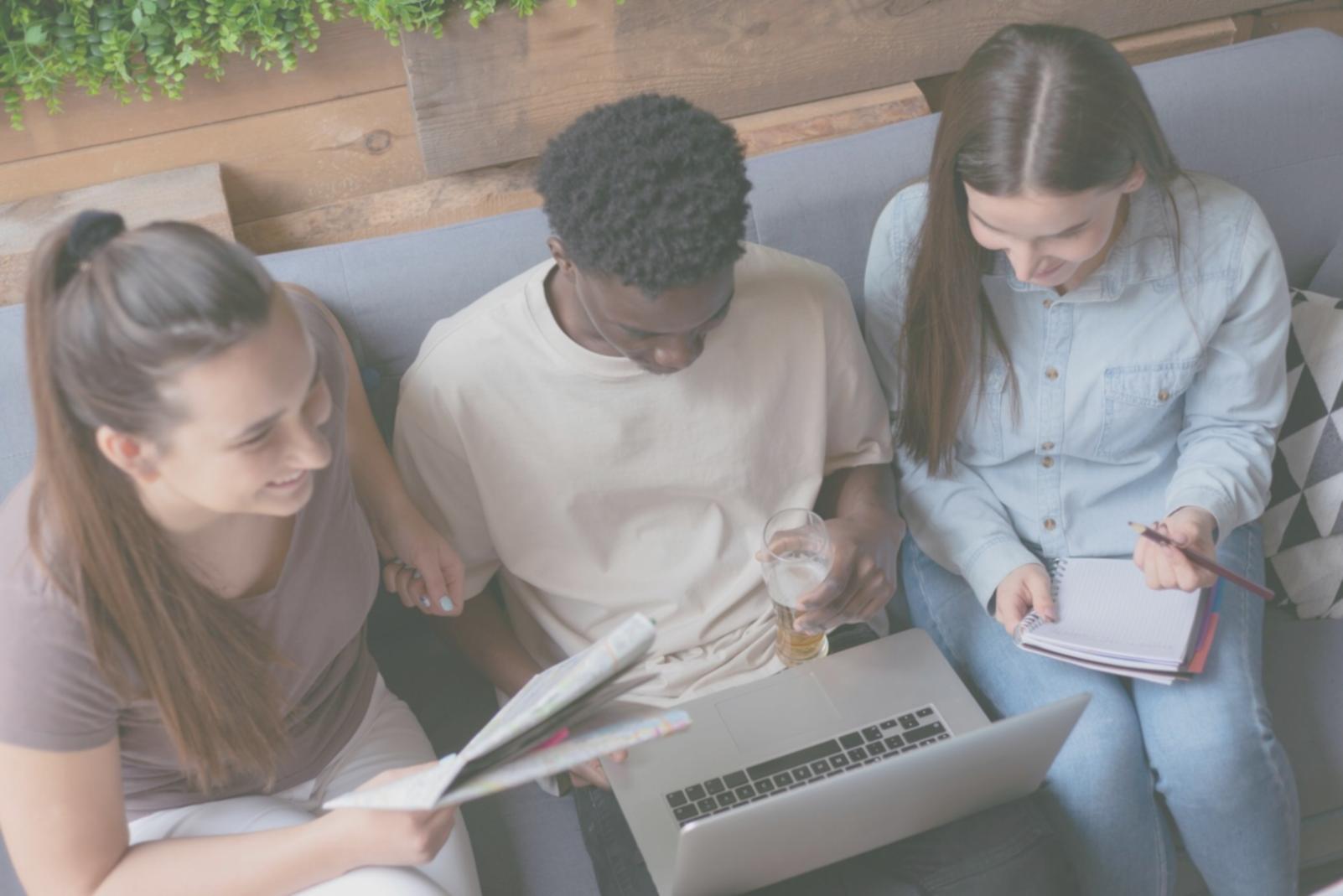 Entrepreneur travaillant sur sa stratégie financière